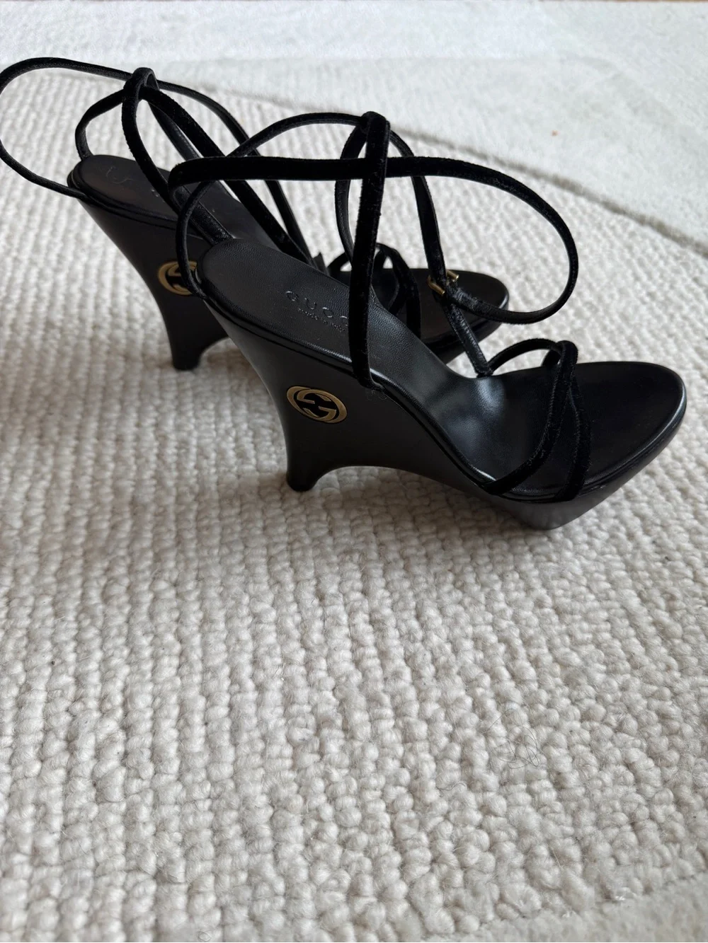Gucci geisha wooden
